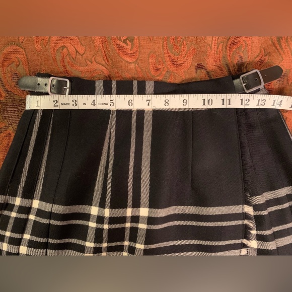 Ben Nevis kilt-like pleated skirt, labeled US 10 but FITS LIKE A SMALL - Picture 4 of 6